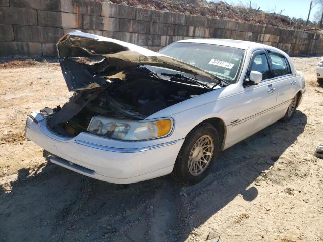 Photo 1 VIN: 1LNHM83W8YY906847 - LINCOLN TOWN CAR C 