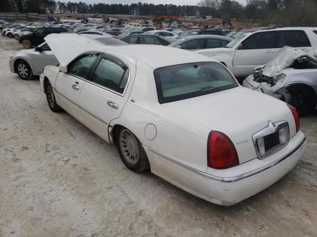 Photo 2 VIN: 1LNHM83W8YY906847 - LINCOLN TOWN CAR C 