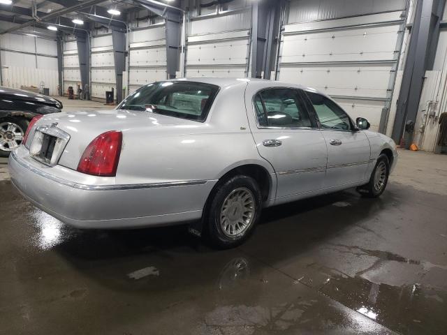 Photo 2 VIN: 1LNHM83W91Y632869 - LINCOLN TOWNCAR 