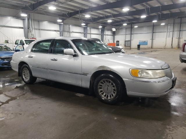 Photo 3 VIN: 1LNHM83W91Y632869 - LINCOLN TOWNCAR 