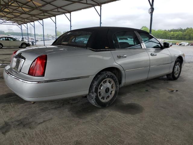 Photo 2 VIN: 1LNHM83W92Y623378 - LINCOLN TOWNCAR 