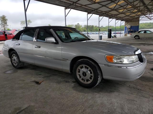 Photo 3 VIN: 1LNHM83W92Y623378 - LINCOLN TOWNCAR 