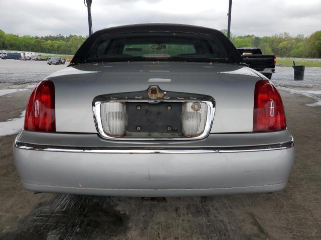 Photo 5 VIN: 1LNHM83W92Y623378 - LINCOLN TOWNCAR 