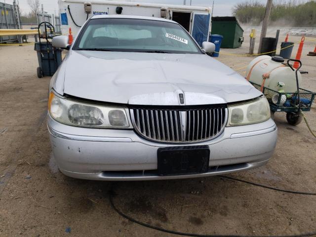 Photo 4 VIN: 1LNHM83W92Y623381 - LINCOLN TOWN CAR C 