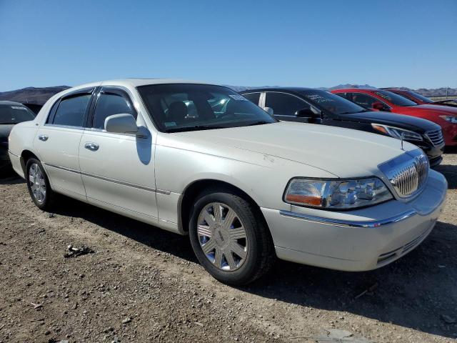 Photo 3 VIN: 1LNHM83W93Y693027 - LINCOLN TOWNCAR 