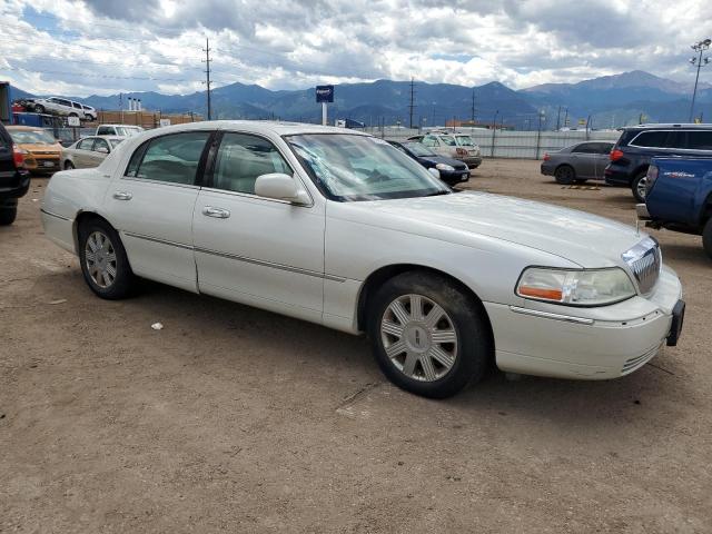 Photo 3 VIN: 1LNHM83W94Y639888 - LINCOLN TOWNCAR 