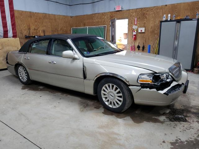 Photo 3 VIN: 1LNHM83W94Y660658 - LINCOLN TOWN CAR U 