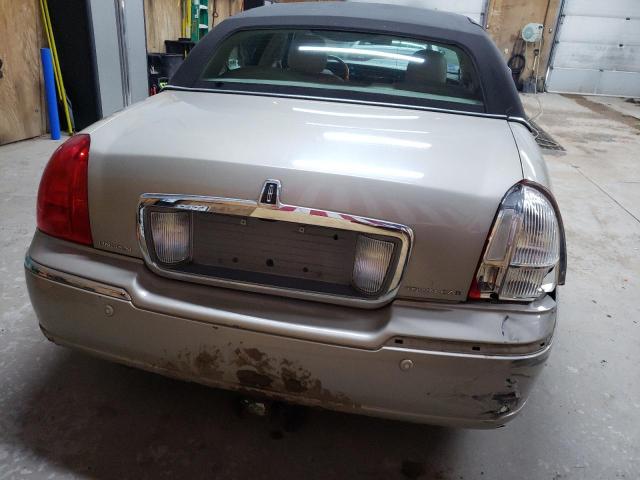 Photo 5 VIN: 1LNHM83W94Y660658 - LINCOLN TOWN CAR U 