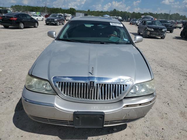 Photo 4 VIN: 1LNHM83W94Y663737 - LINCOLN TOWNCAR 