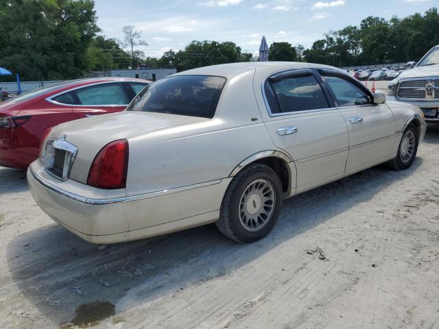 Photo 2 VIN: 1LNHM83W9YY843385 - LINCOLN TOWNCAR 