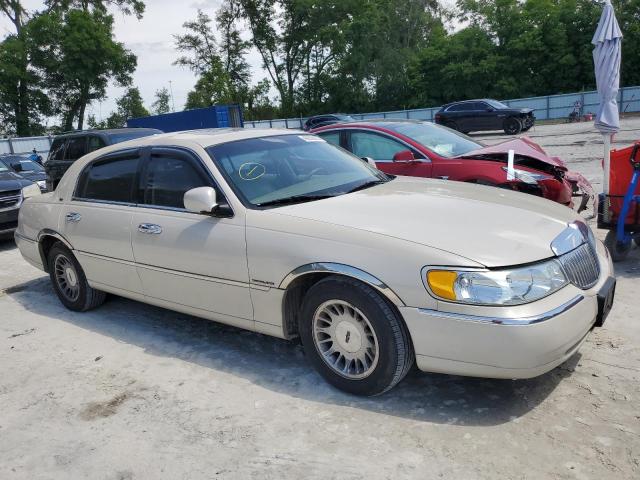 Photo 3 VIN: 1LNHM83W9YY843385 - LINCOLN TOWNCAR 