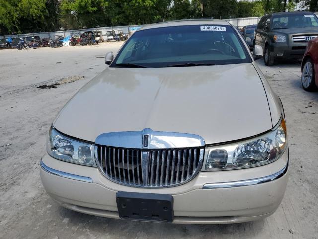 Photo 4 VIN: 1LNHM83W9YY843385 - LINCOLN TOWNCAR 