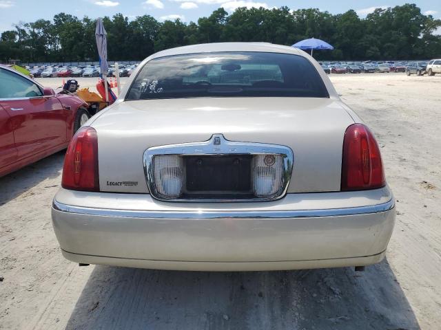 Photo 5 VIN: 1LNHM83W9YY843385 - LINCOLN TOWNCAR 