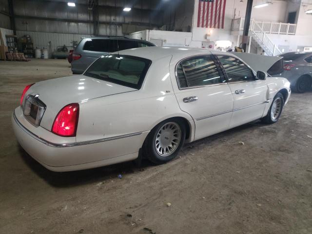 Photo 2 VIN: 1LNHM83WX1Y613943 - LINCOLN TOWNCAR 