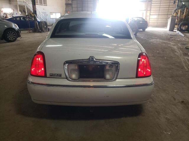 Photo 5 VIN: 1LNHM83WX1Y613943 - LINCOLN TOWNCAR 