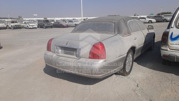 Photo 8 VIN: 1LNHM83WX4Y629192 - LINCOLN TOWN 