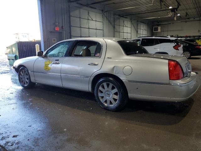 Photo 1 VIN: 1LNHM83WX4Y630665 - LINCOLN TOWN CAR U 