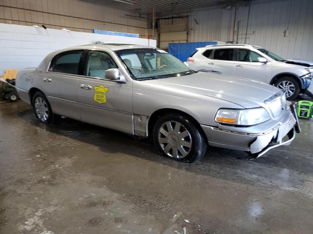 Photo 3 VIN: 1LNHM83WX4Y630665 - LINCOLN TOWN CAR U 