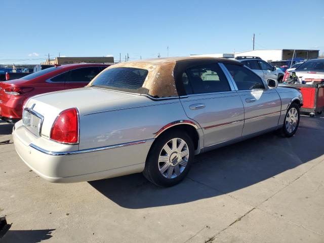 Photo 2 VIN: 1LNHM83WX4Y662113 - LINCOLN TOWNCAR 