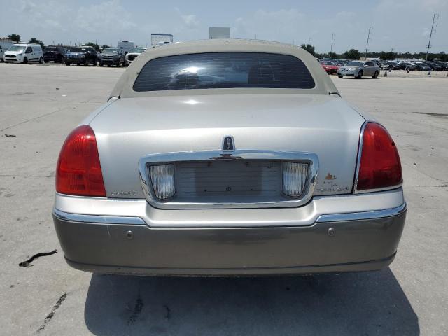 Photo 5 VIN: 1LNHM83WX4Y663441 - LINCOLN TOWN CAR U 