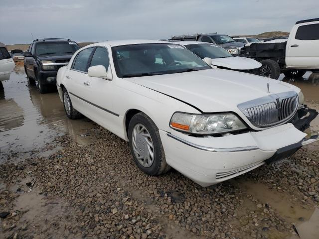 Photo 3 VIN: 1LNHM83WX4Y666839 - LINCOLN TOWNCAR 