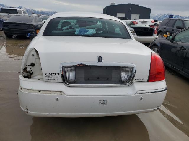 Photo 5 VIN: 1LNHM83WX4Y666839 - LINCOLN TOWNCAR 