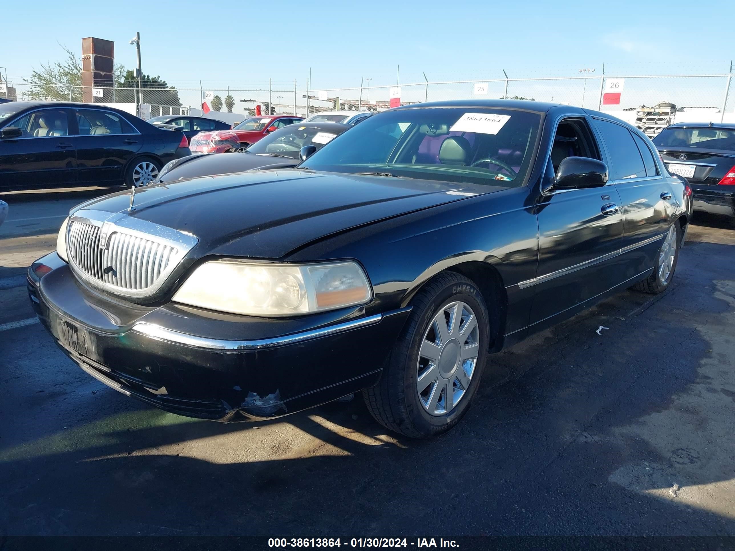 Photo 1 VIN: 1LNHM84W93Y643470 - LINCOLN TOWN CAR 