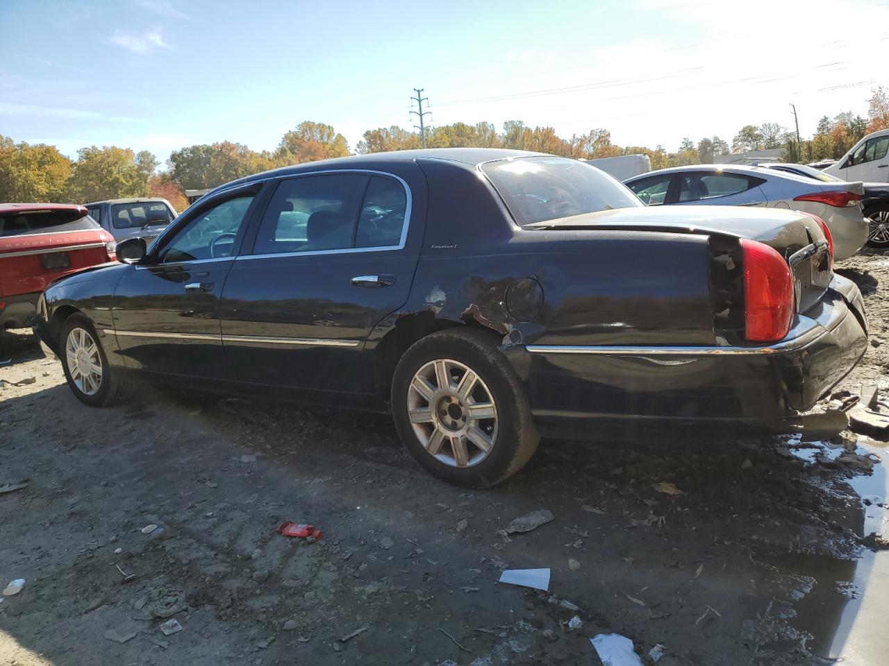 Photo 1 VIN: 1LNHM84W97Y628148 - LINCOLN TOWN CAR 