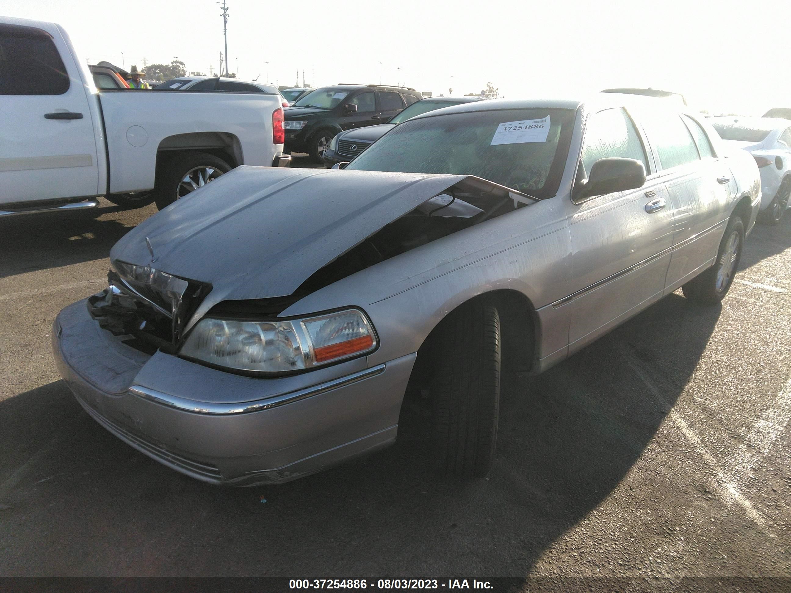 Photo 1 VIN: 1LNHM85W64Y625203 - LINCOLN TOWN CAR 