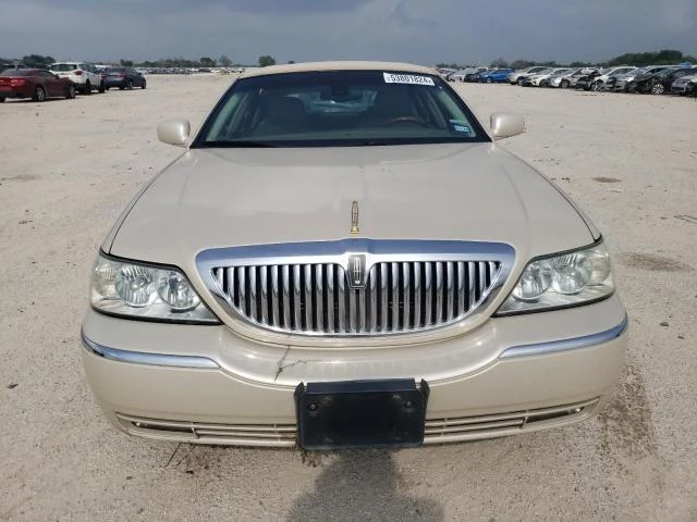 Photo 4 VIN: 1LNHM85W83Y628232 - LINCOLN TOWN CAR C 