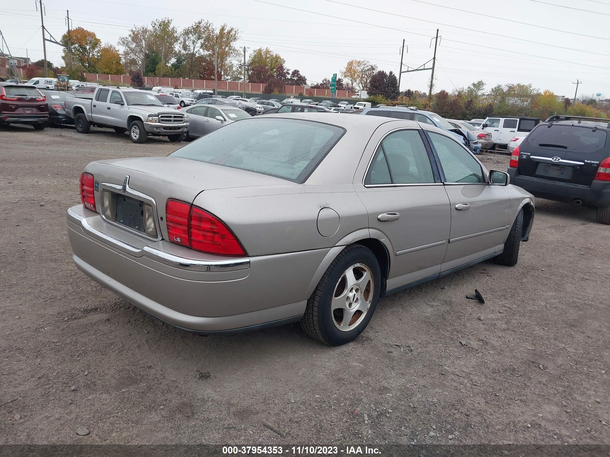 Photo 3 VIN: 1LNHM86521Y617476 - LINCOLN LS 