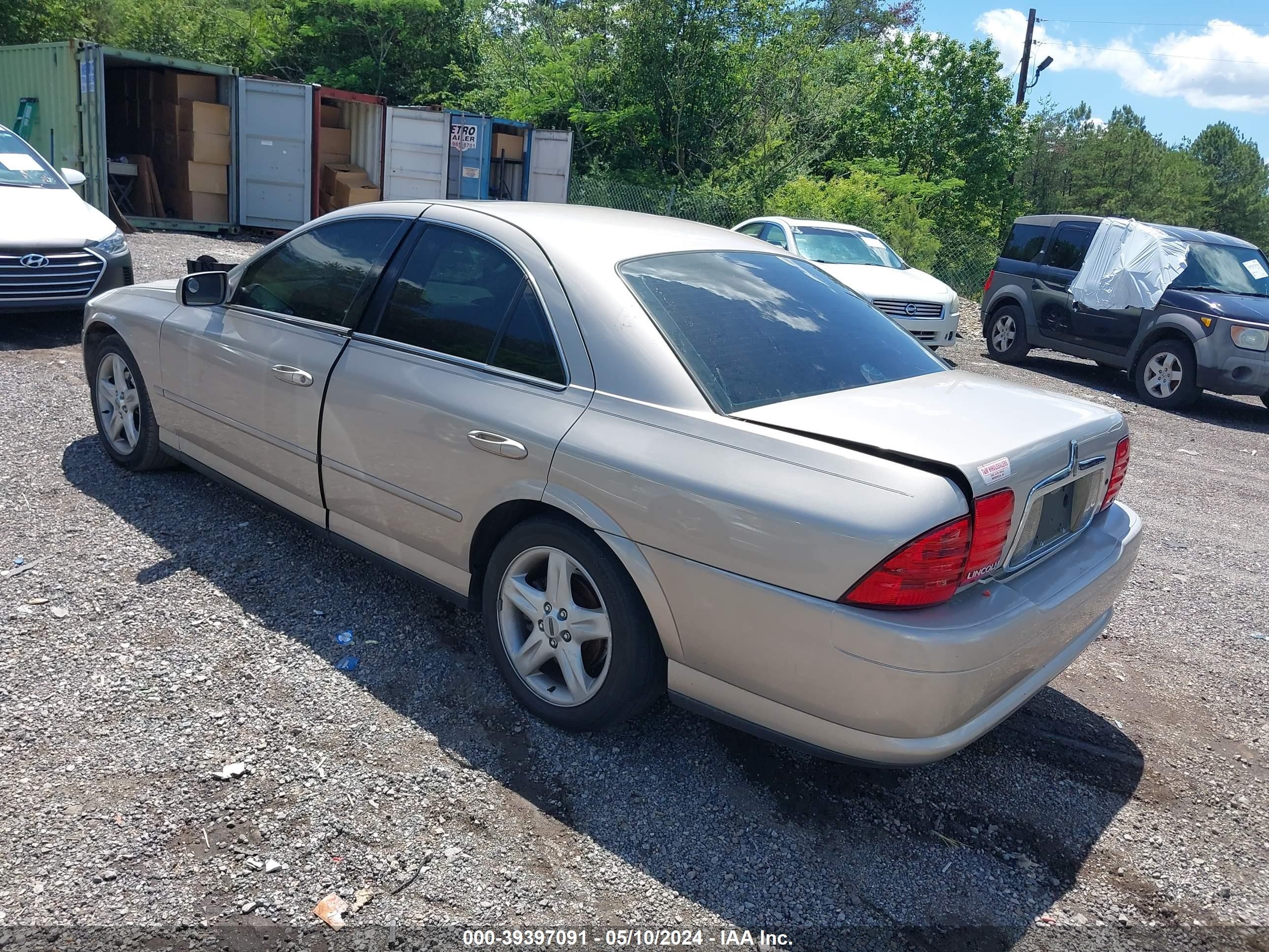 Photo 2 VIN: 1LNHM86S02Y601973 - LINCOLN LS 