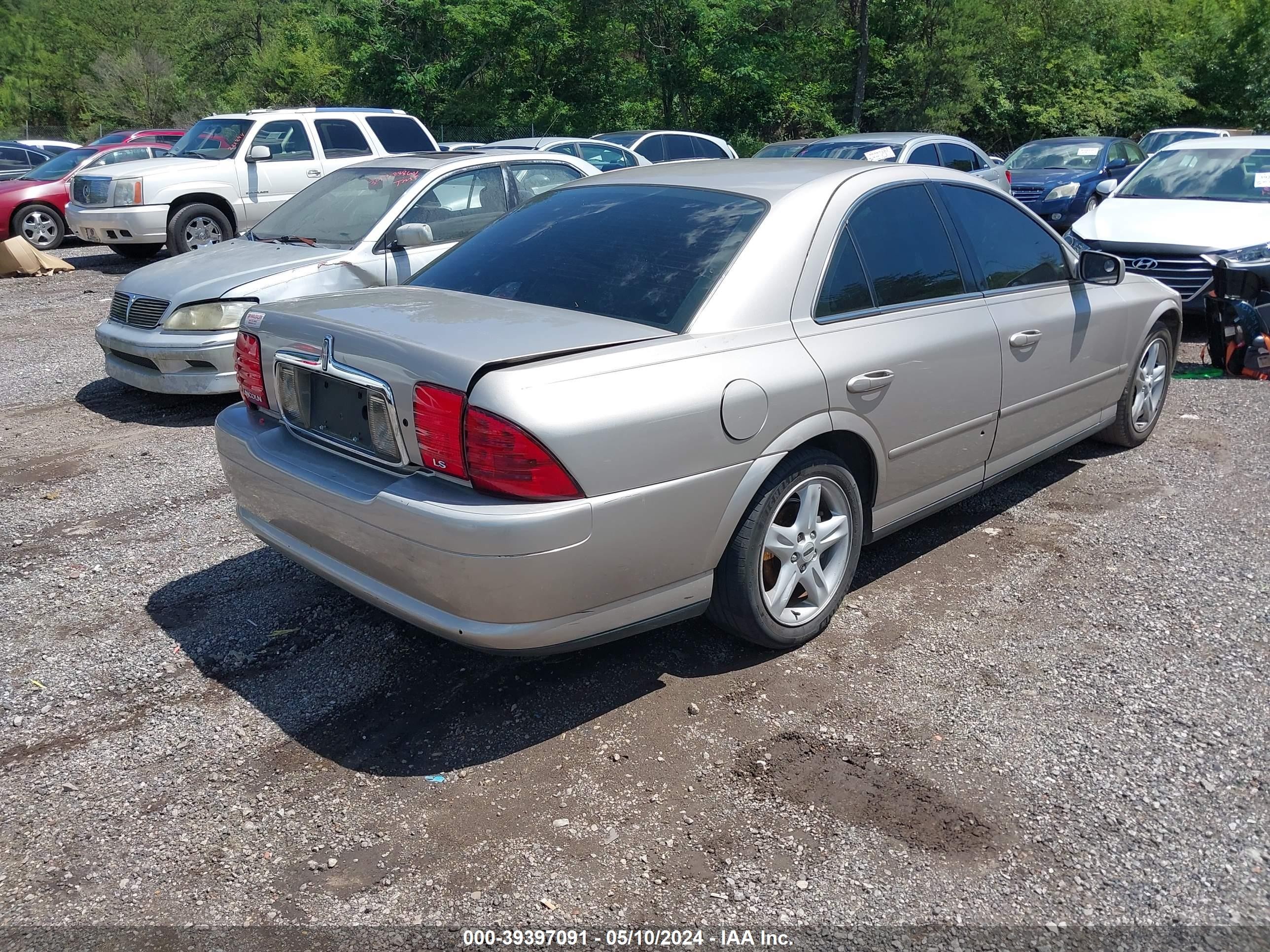 Photo 3 VIN: 1LNHM86S02Y601973 - LINCOLN LS 