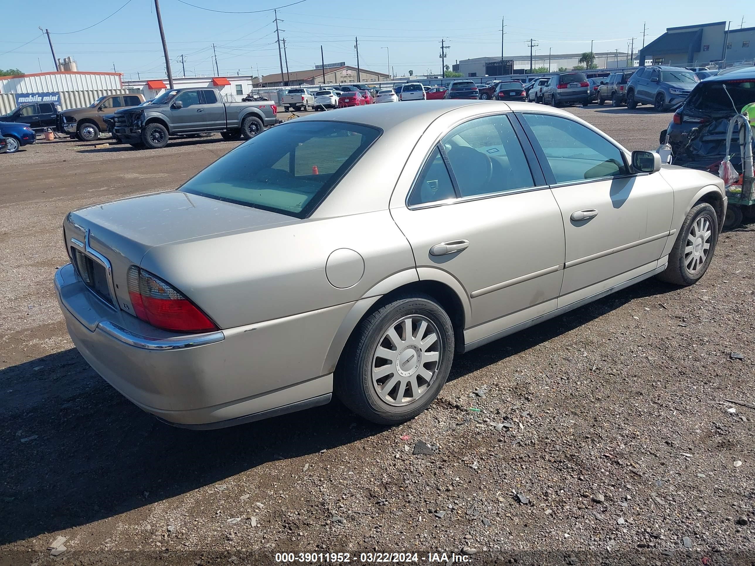 Photo 3 VIN: 1LNHM86S04Y600910 - LINCOLN LS 