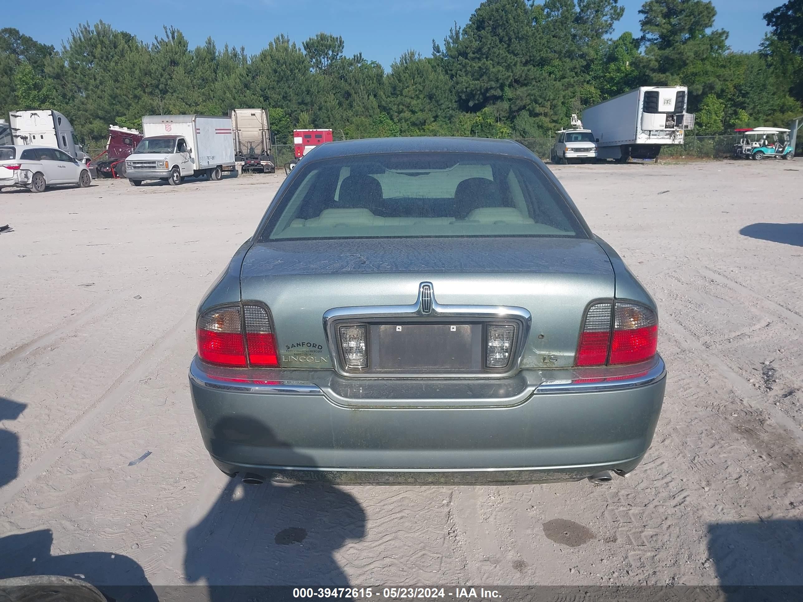 Photo 15 VIN: 1LNHM86S24Y624710 - LINCOLN LS 