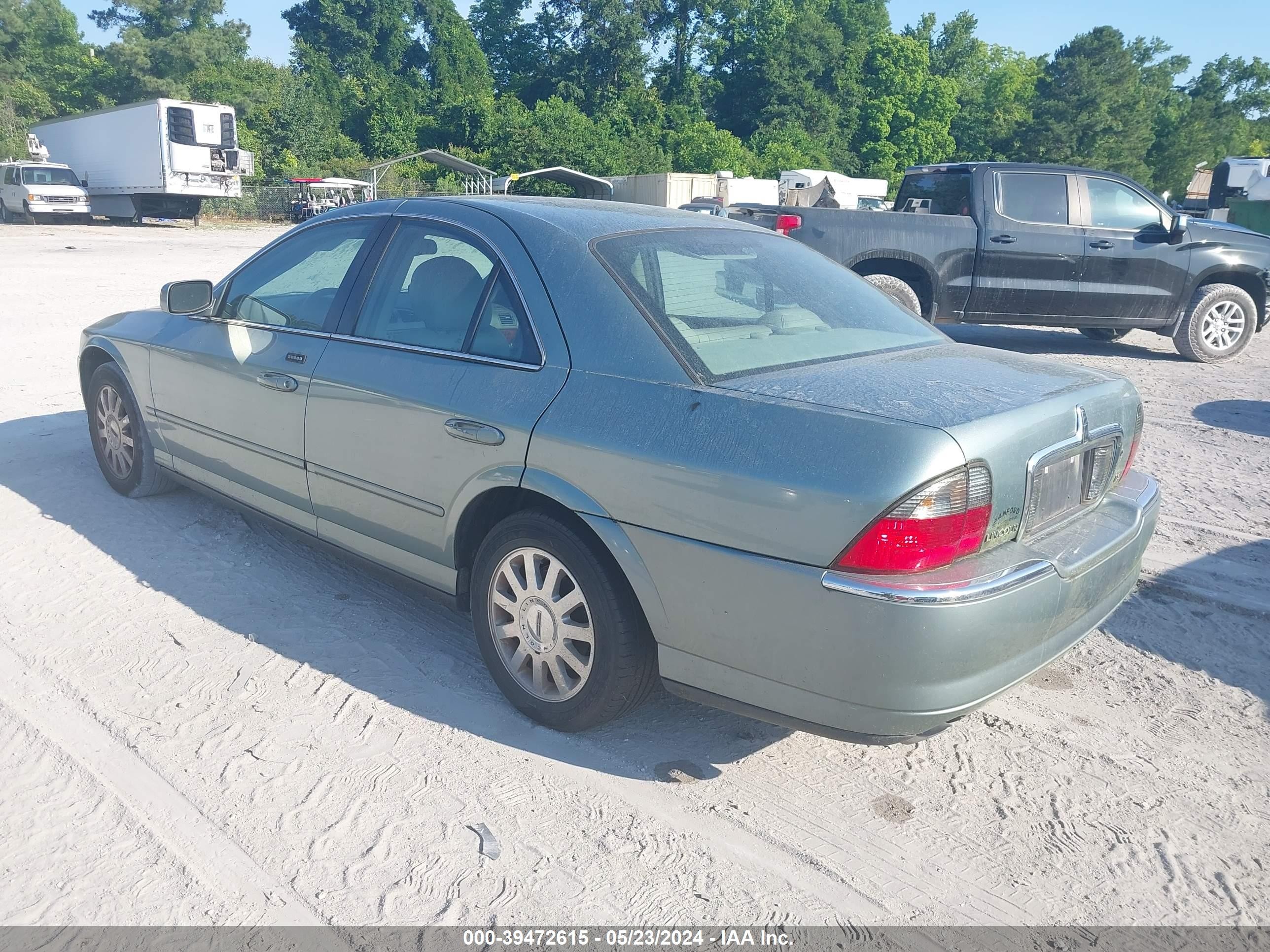 Photo 2 VIN: 1LNHM86S24Y624710 - LINCOLN LS 