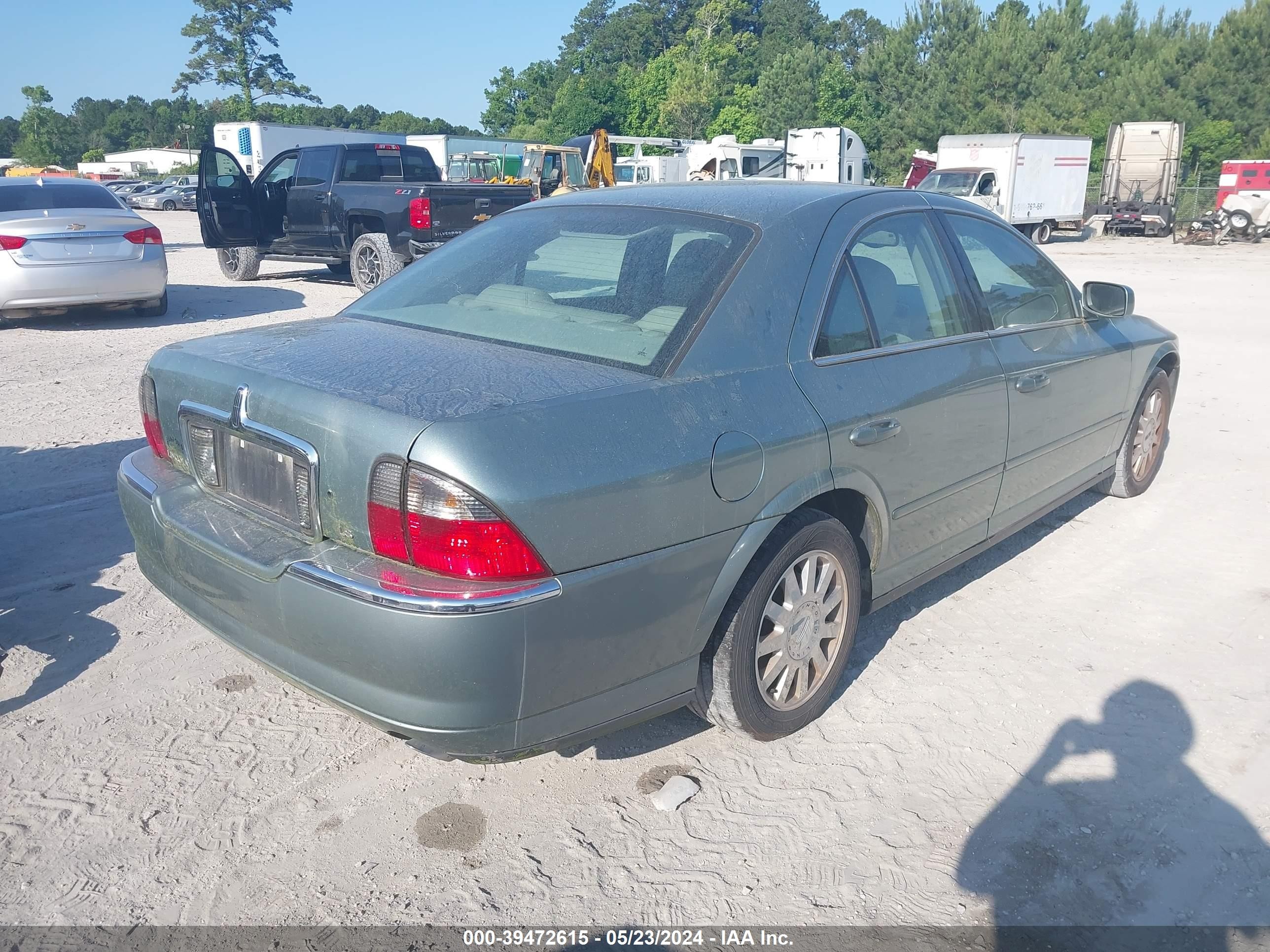 Photo 3 VIN: 1LNHM86S24Y624710 - LINCOLN LS 