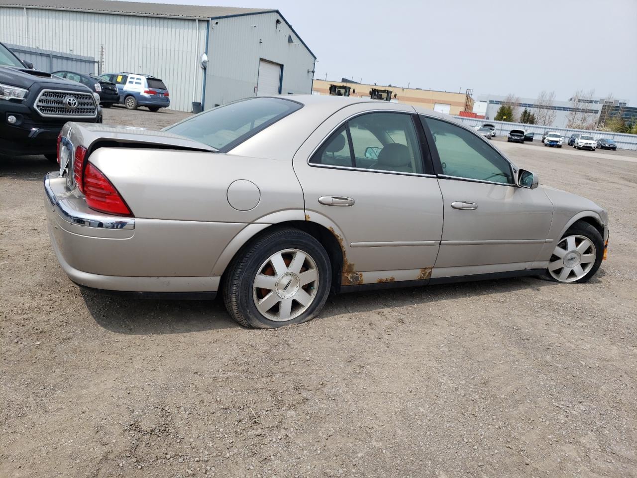 Photo 2 VIN: 1LNHM86S32Y633591 - LINCOLN LS 