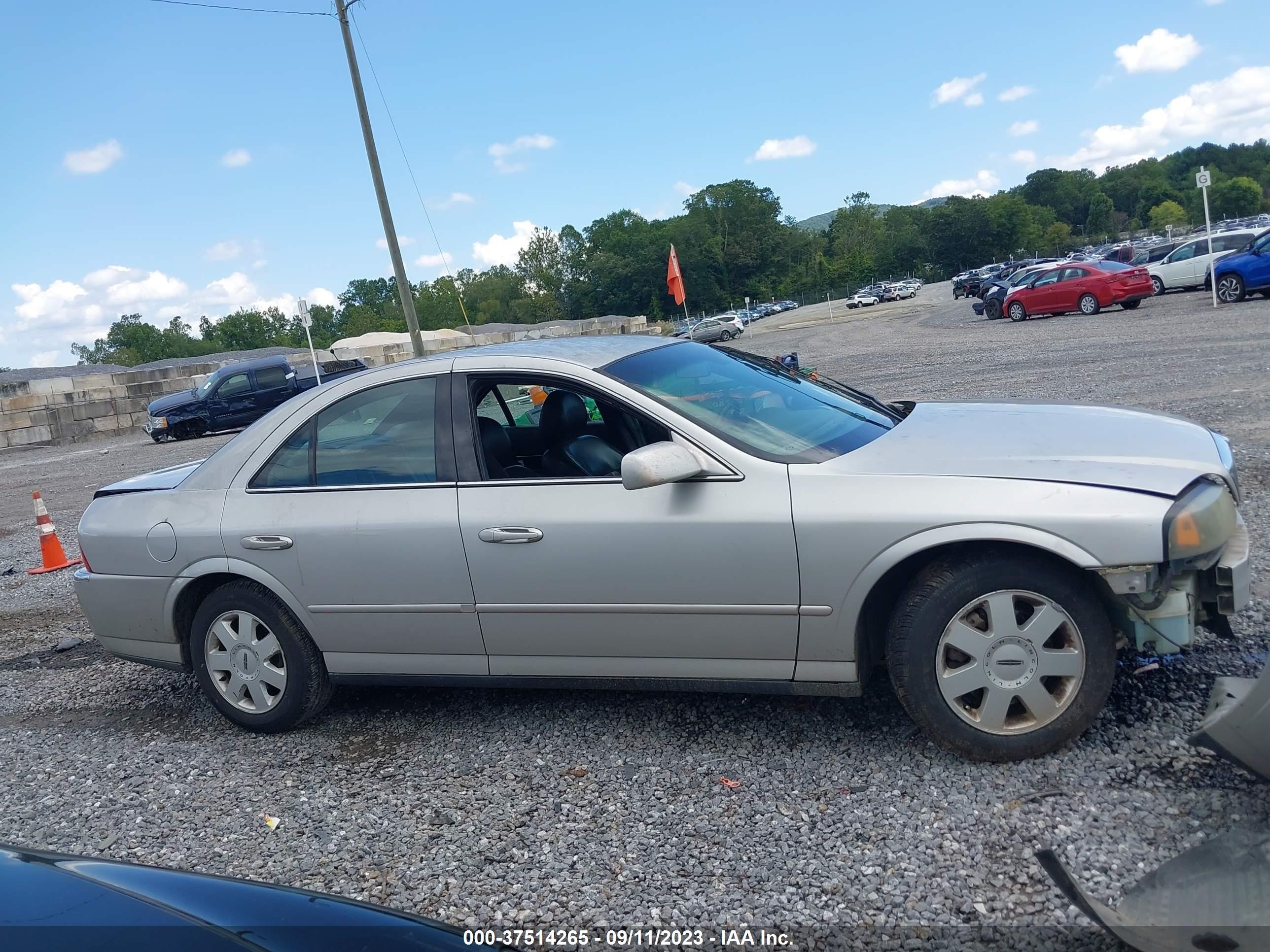 Photo 13 VIN: 1LNHM86S34Y681322 - LINCOLN LS 