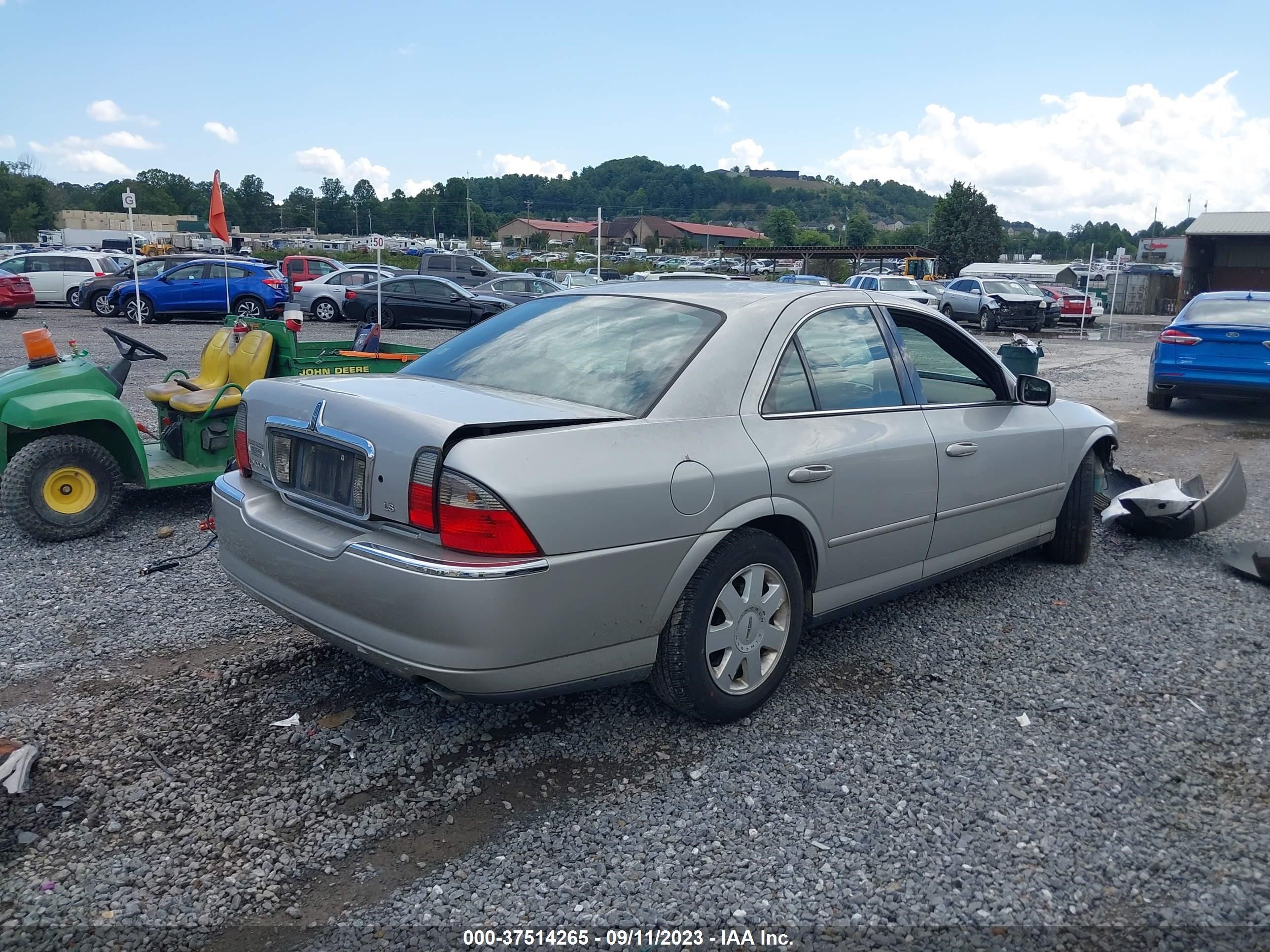 Photo 3 VIN: 1LNHM86S34Y681322 - LINCOLN LS 