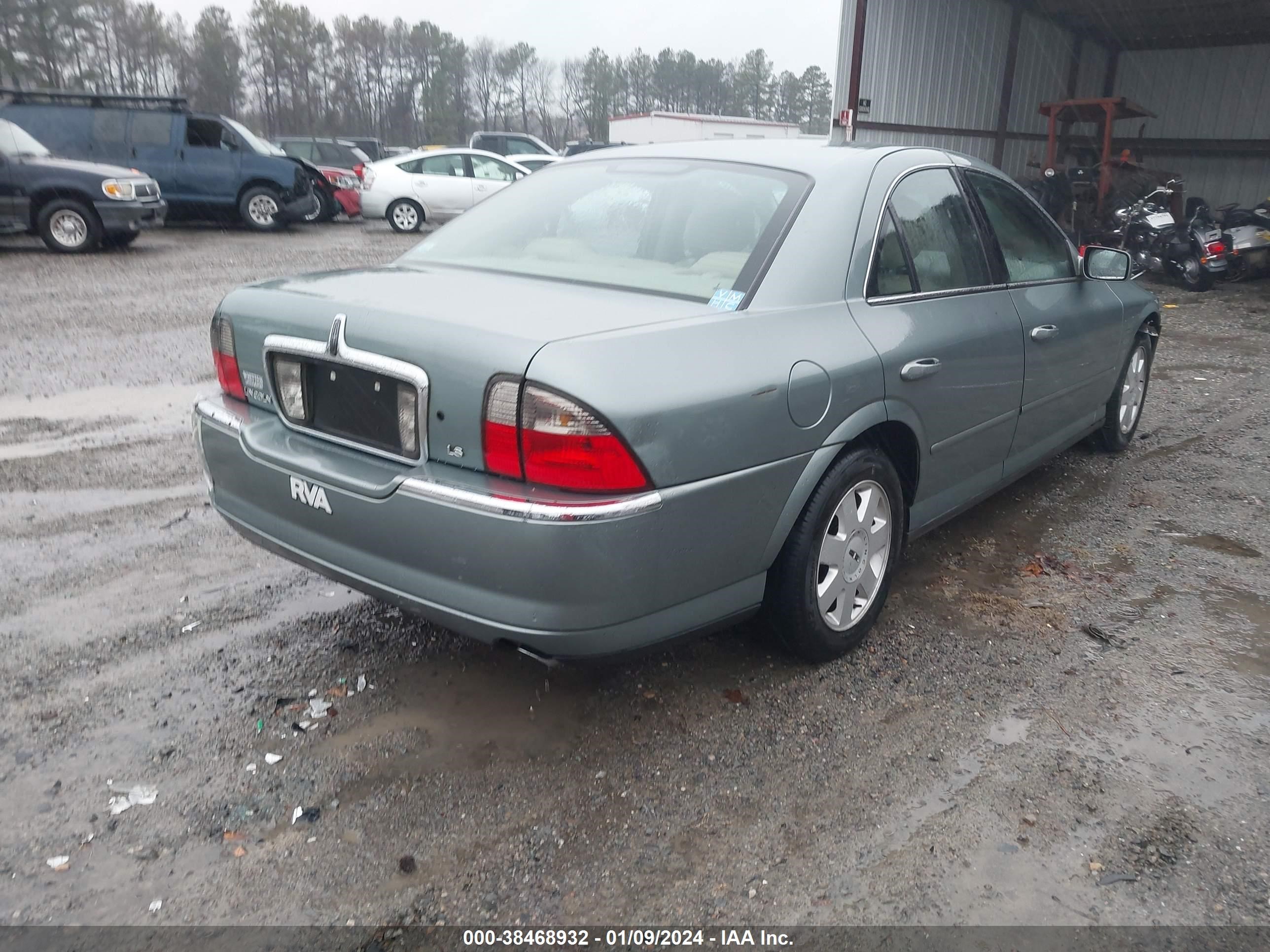 Photo 3 VIN: 1LNHM86S35Y619663 - LINCOLN LS 