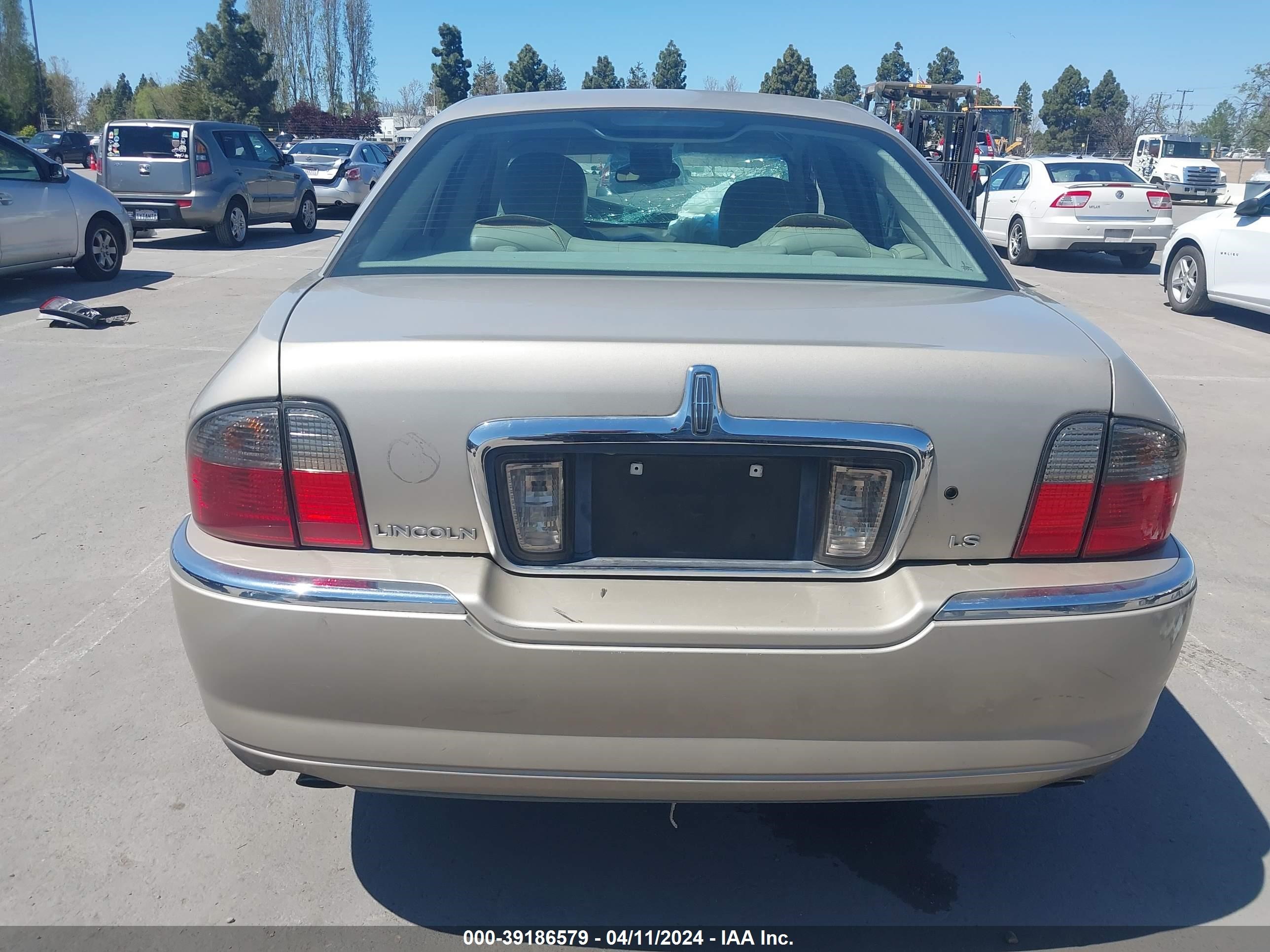 Photo 16 VIN: 1LNHM86S44Y642948 - LINCOLN LS 