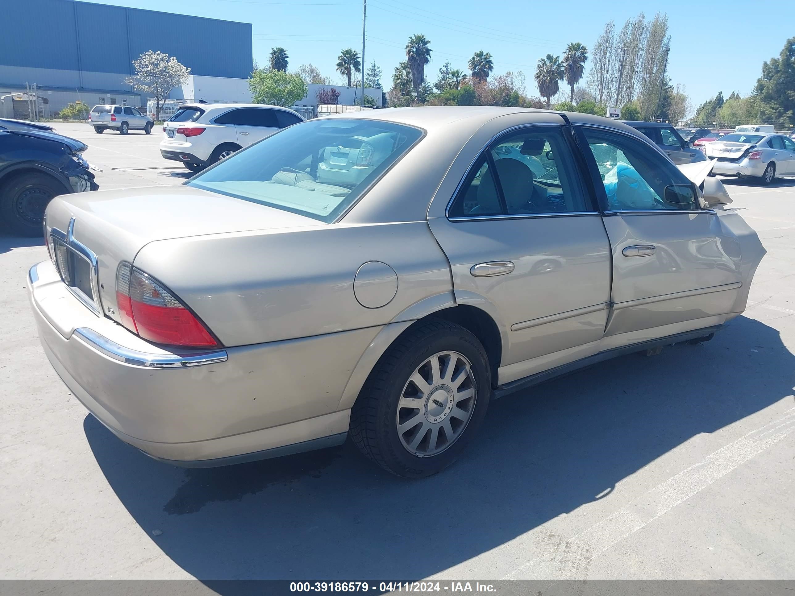 Photo 3 VIN: 1LNHM86S44Y642948 - LINCOLN LS 