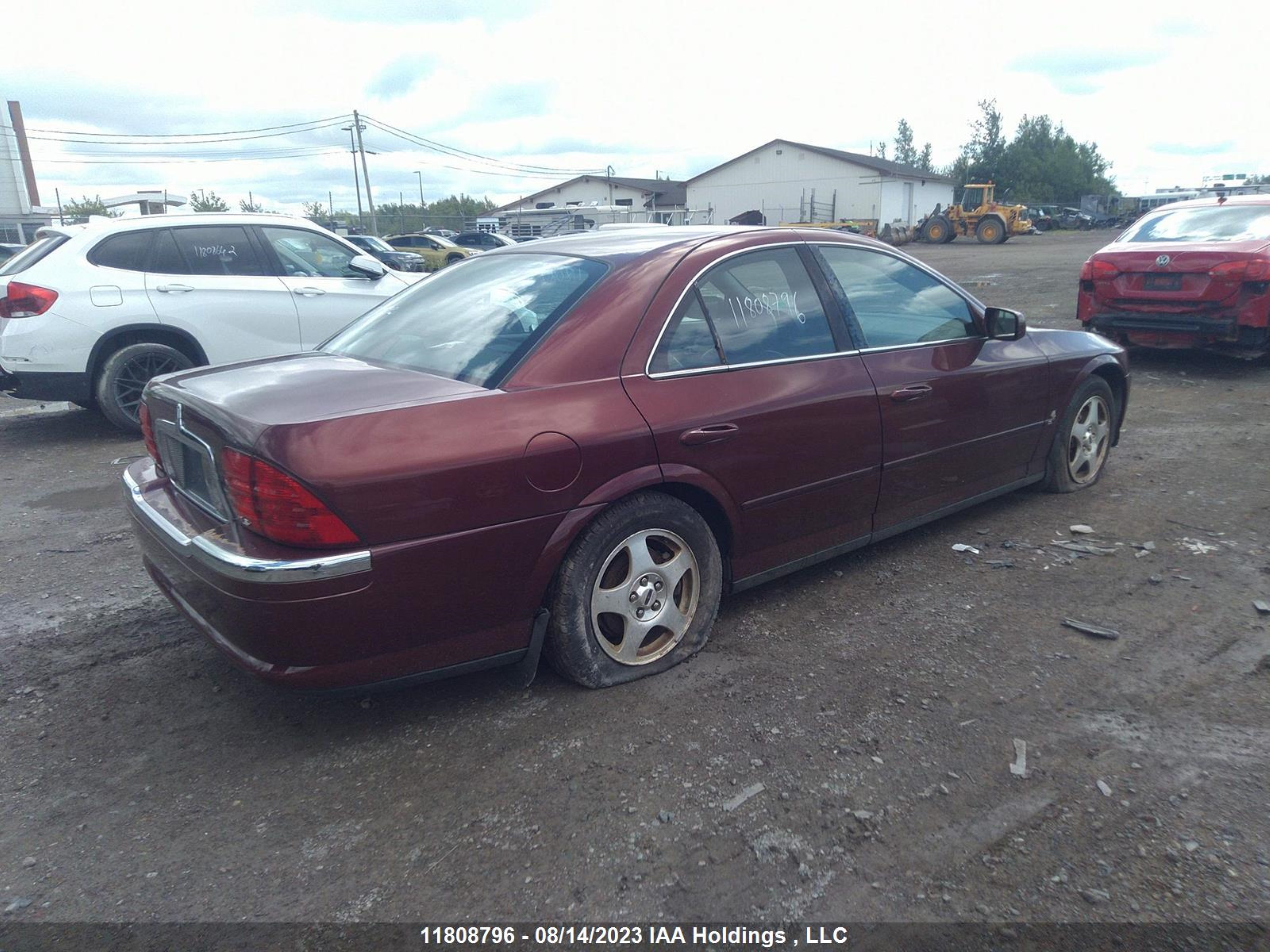 Photo 3 VIN: 1LNHM86S4YY795299 - LINCOLN LS 