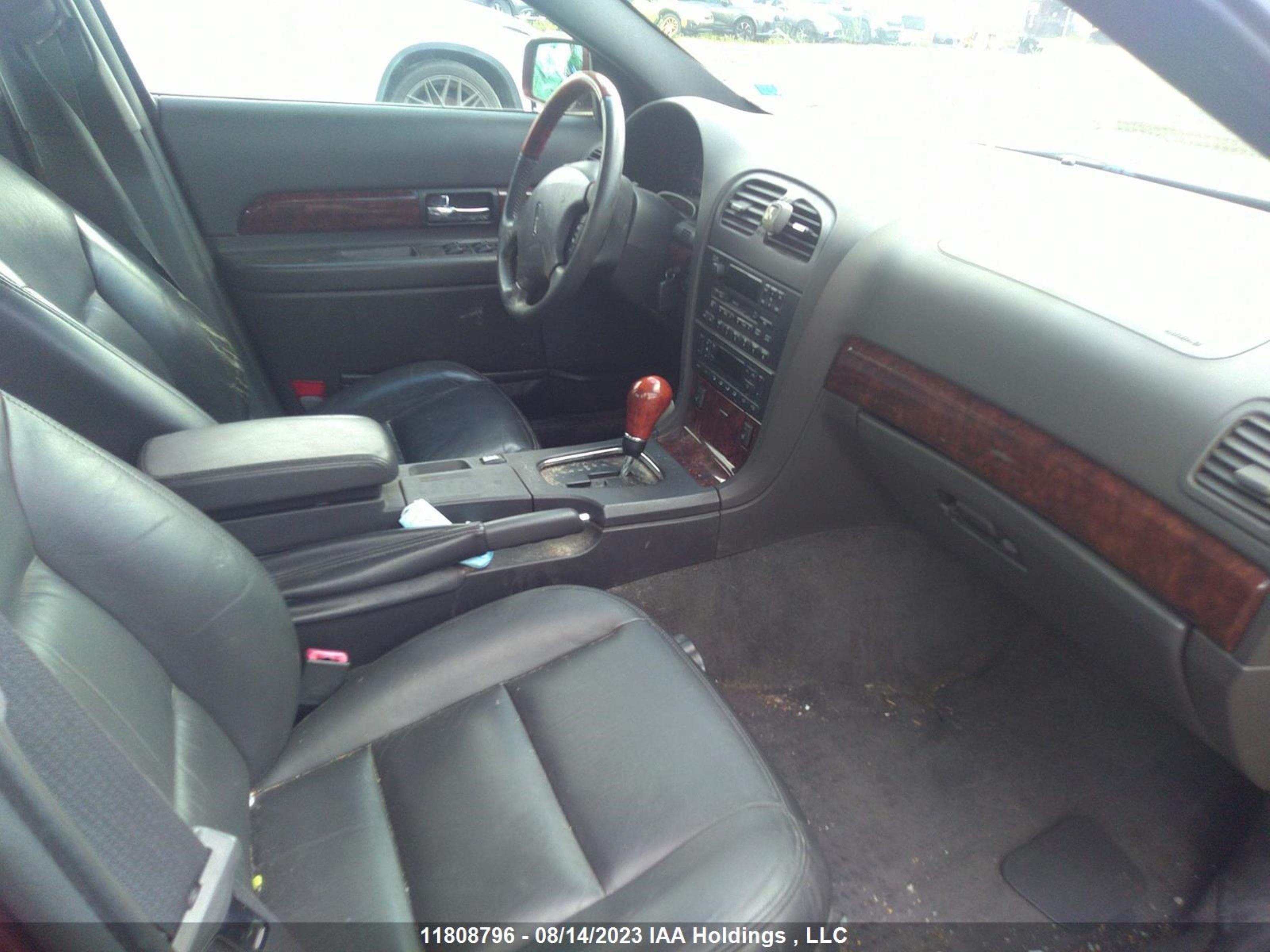 Photo 4 VIN: 1LNHM86S4YY795299 - LINCOLN LS 