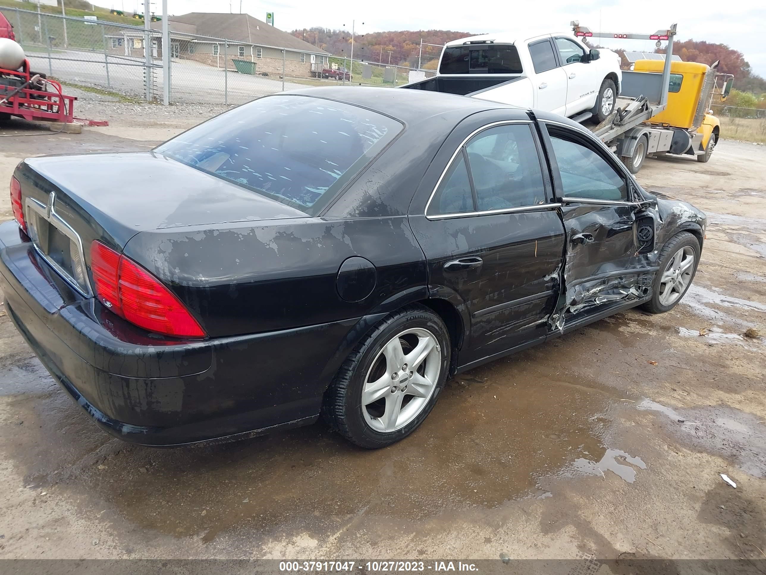 Photo 3 VIN: 1LNHM86S51Y668003 - LINCOLN LS 