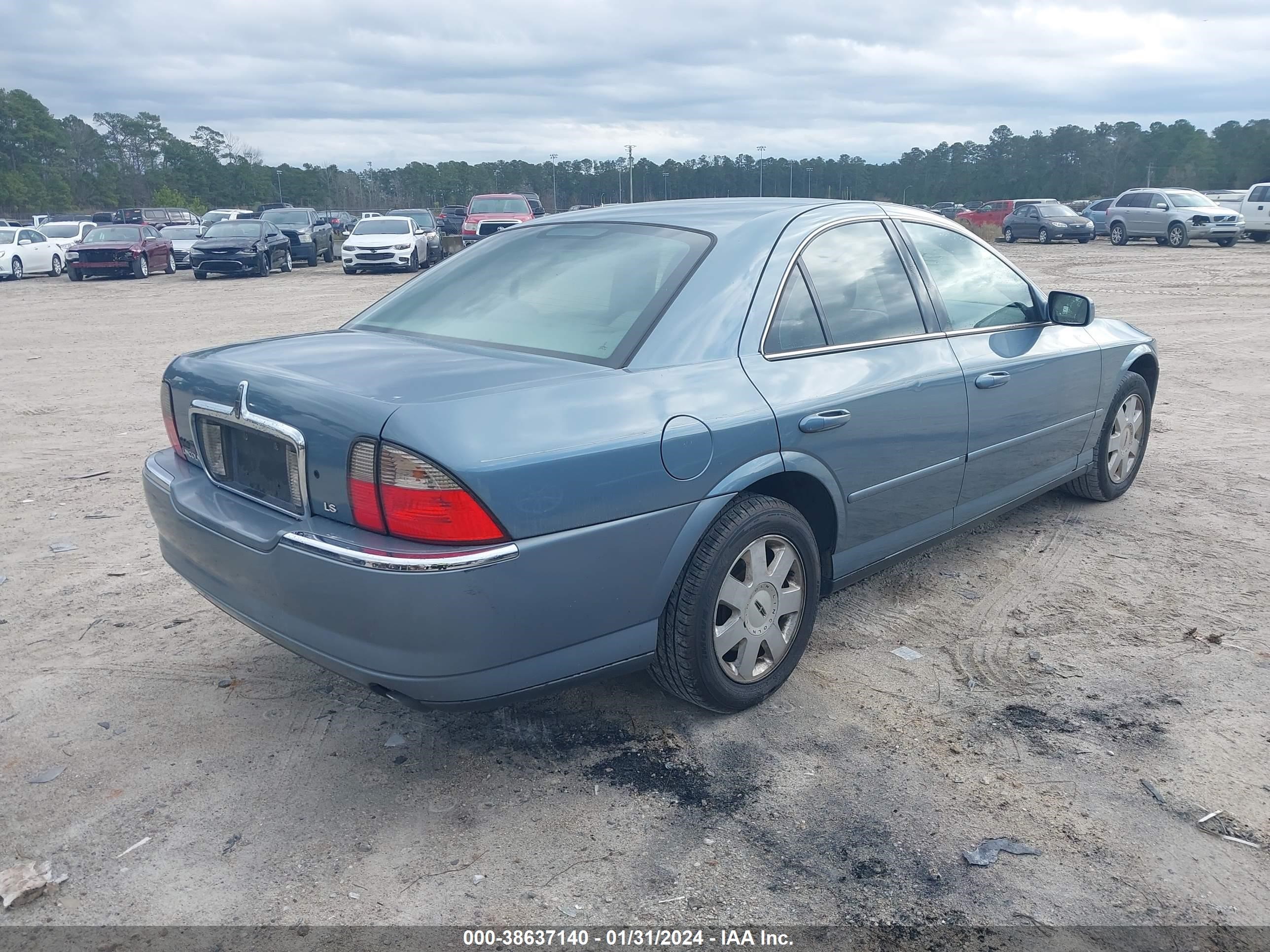 Photo 3 VIN: 1LNHM86S53Y702654 - LINCOLN LS 