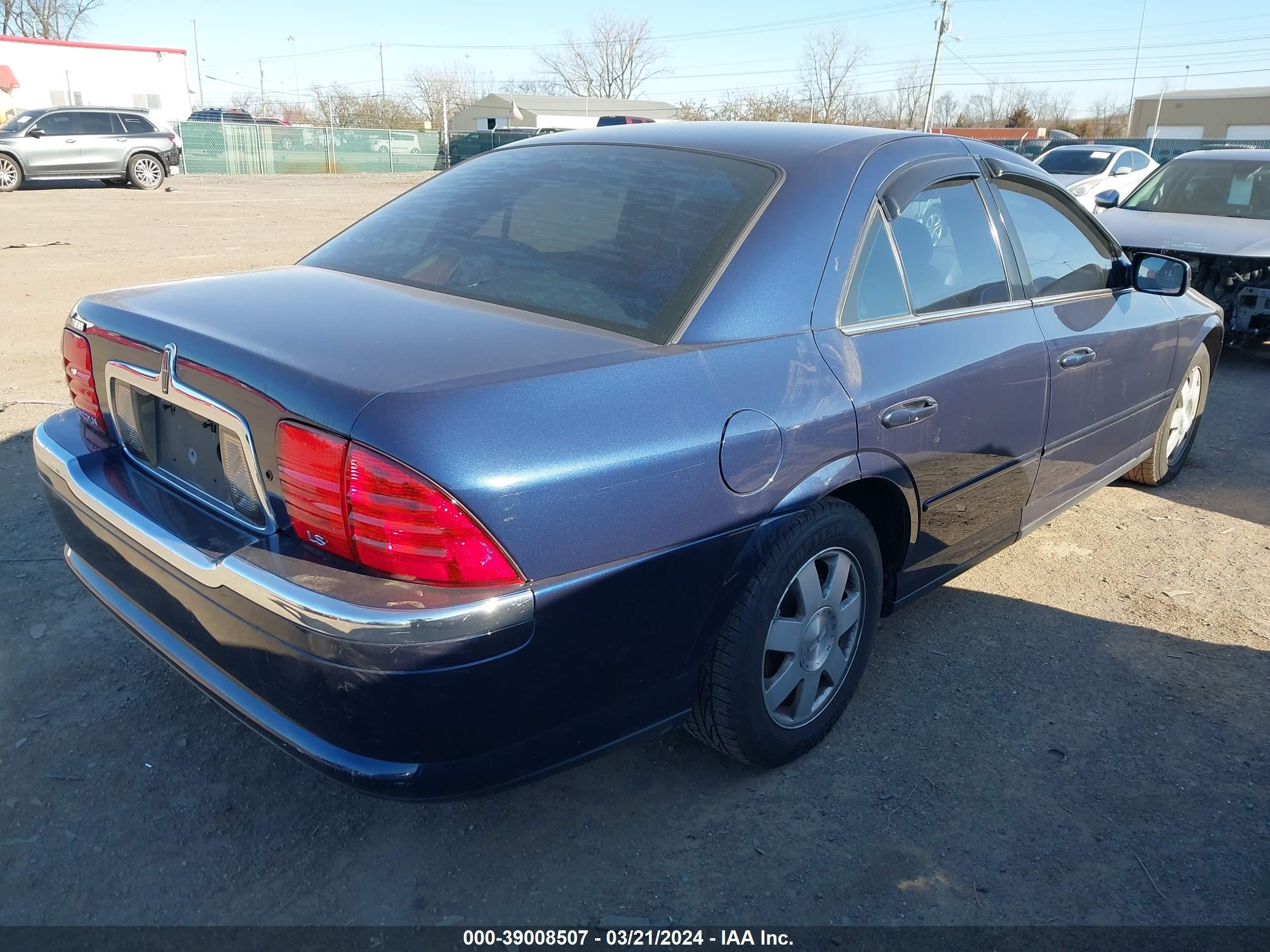 Photo 3 VIN: 1LNHM86S62Y620740 - LINCOLN LS 