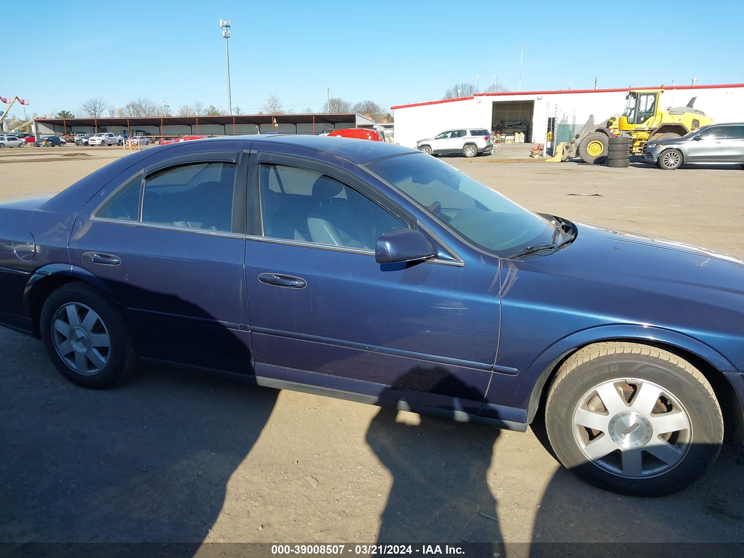 Photo 4 VIN: 1LNHM86S62Y620740 - LINCOLN LS 