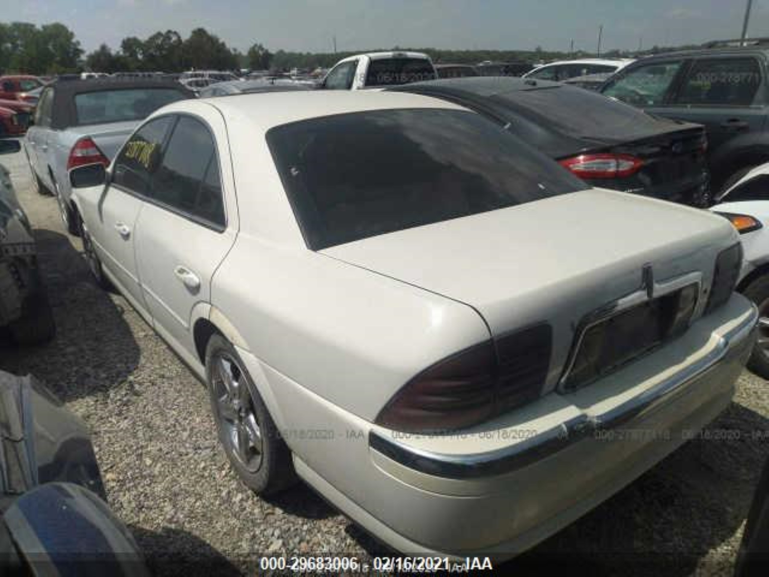 Photo 2 VIN: 1LNHM86S62Y642012 - LINCOLN LS 